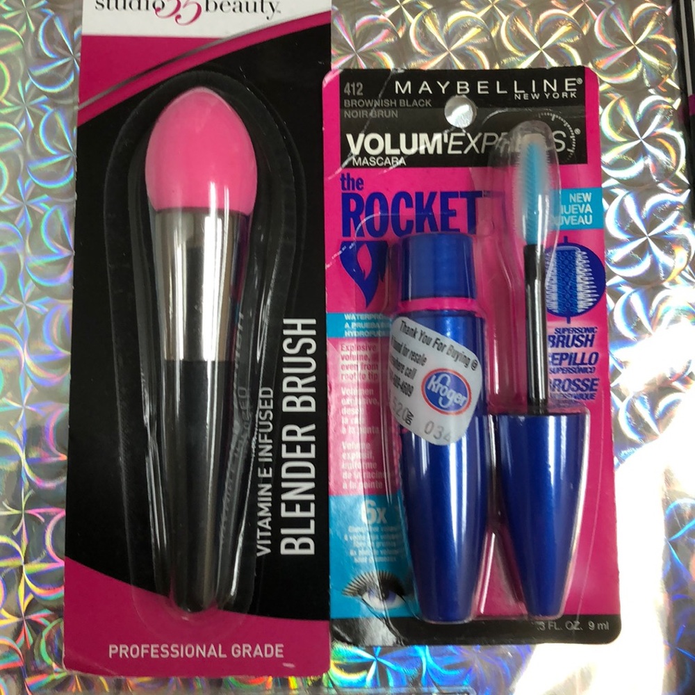 Lot of beauty end essentials 12 pz all for $38.00 - Picture 3 of 7